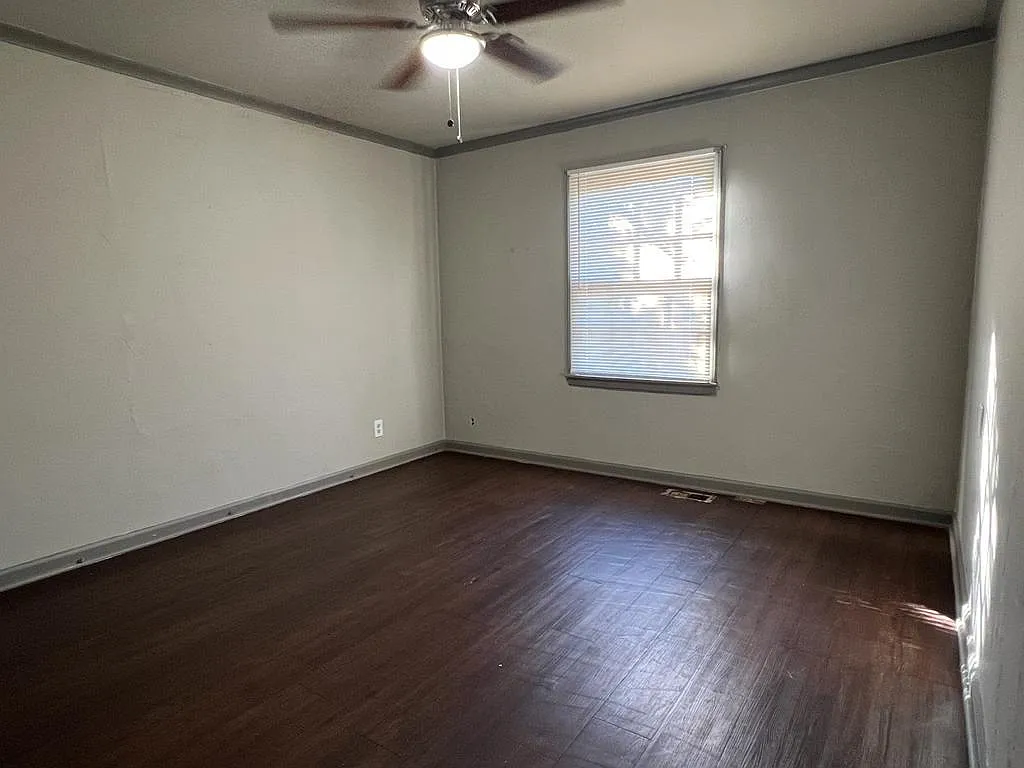 Building Photo - 904 N Marshall Dr