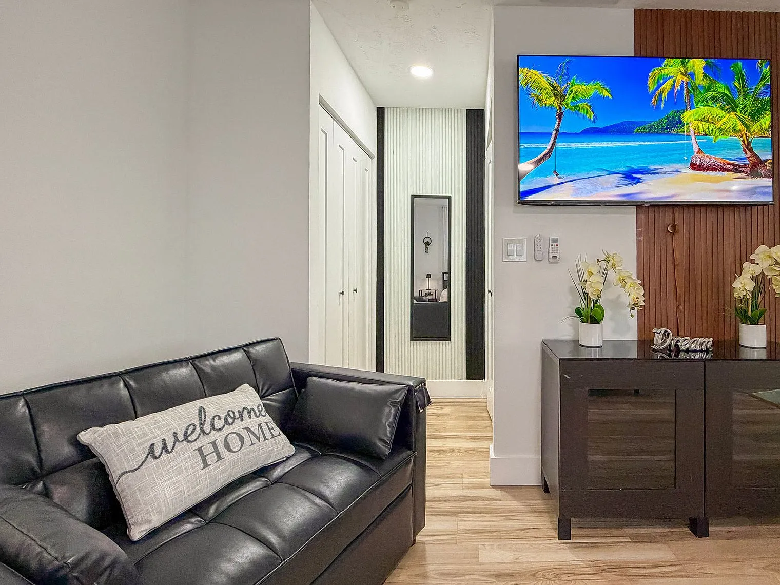 1 bed, 1.0 bath, 699 sqft, $2,581 — Photo 1