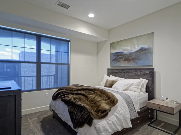 24 N Main St APT 1F, West Hartford, CT 06107