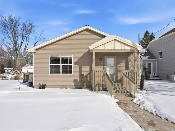 200 Lane 103 Crooked Lk, Angola, IN 46703