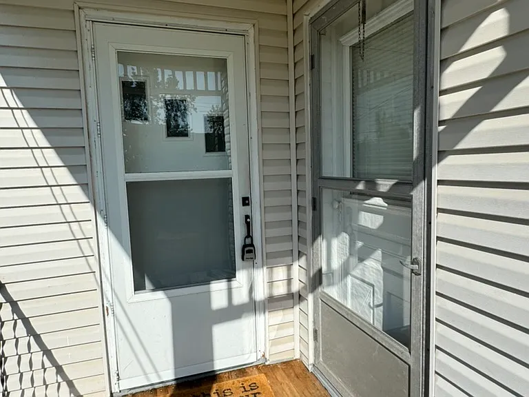 539 N Elm Ave — Photo 2