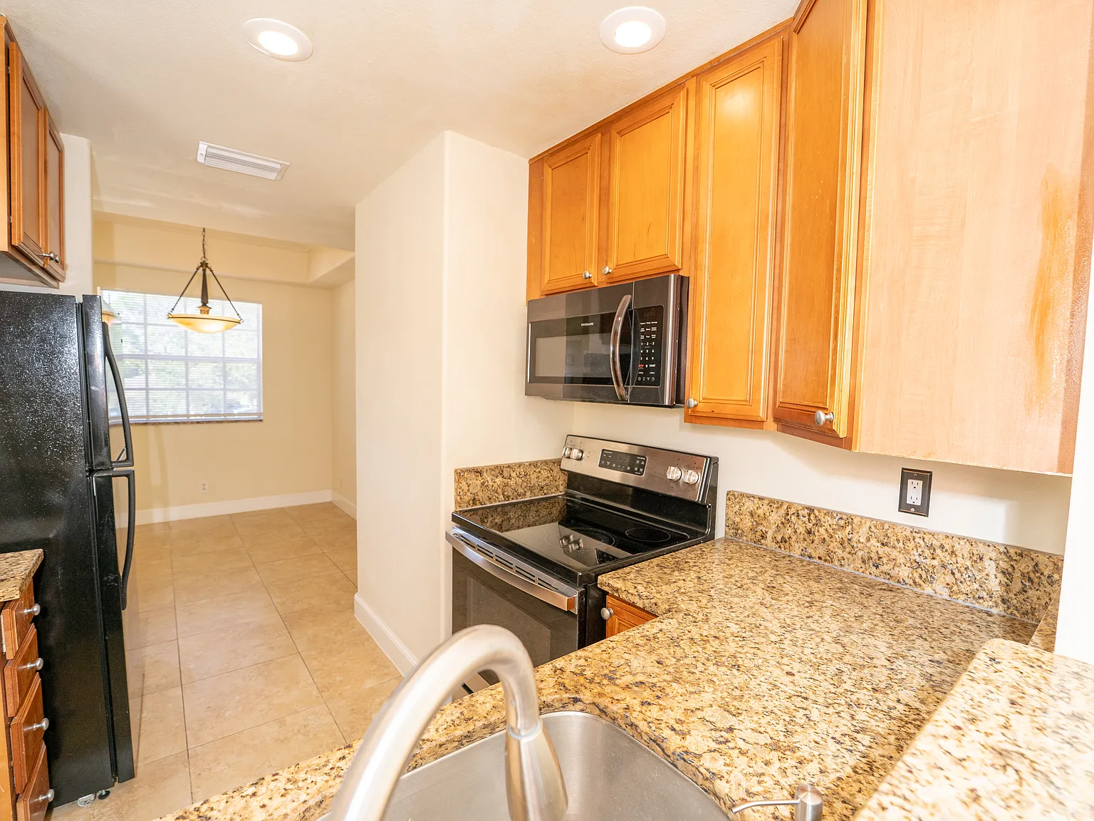 2 bed, 1100 sqft, $1,400 — Photo 4