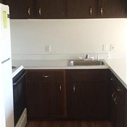 5th image of 21246 Oxford St
