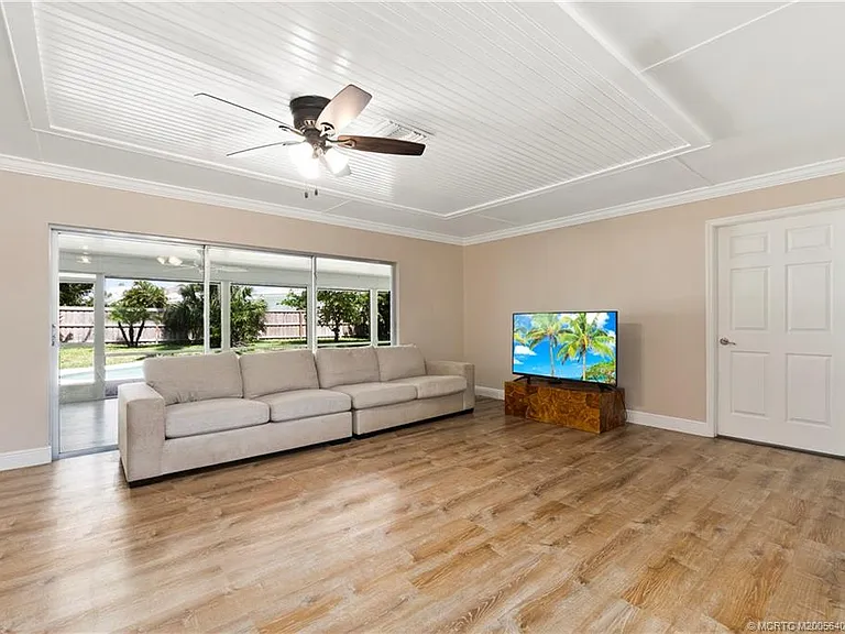 53 N Sewalls Point Rd — Photo 10