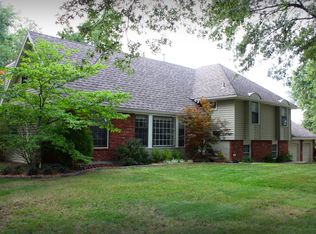 408 SW White Ridge Dr, Lees Summit, MO 64081