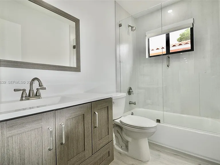 3018 SW 25th Ter #3018 — Photo 13