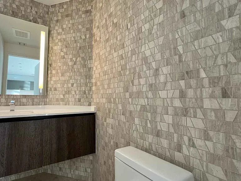 68 SE 6th St #8 — Photo 9