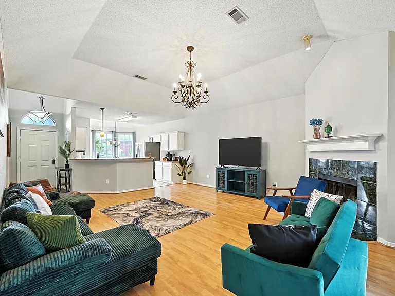 4168 Creekhollow Dr — Photo 5