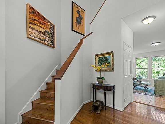 4th image of 205 Glenview Pl