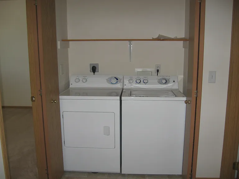Greenbrier Apartments — Photo 4