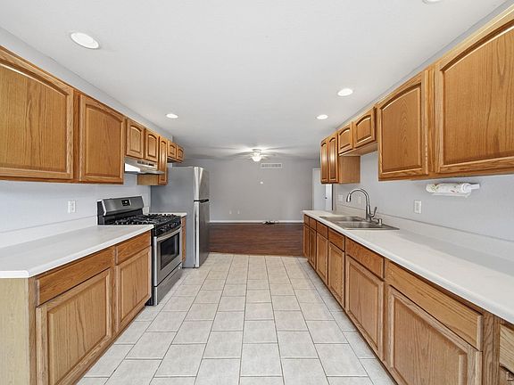 3rd image of 106 N Talbot St