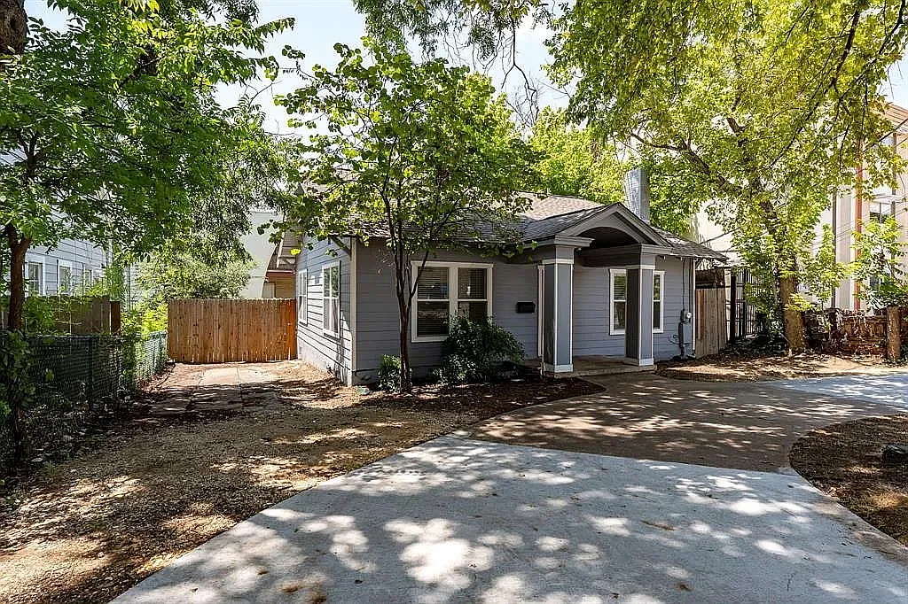 3 bed, 1142 sqft, $3,705 — Photo 2