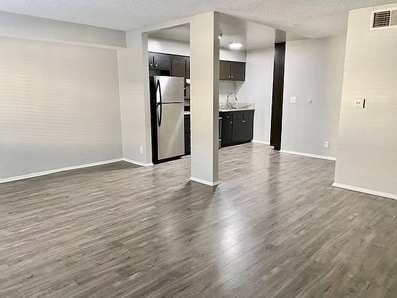 3rd image of 501 Magnolia St APT 106