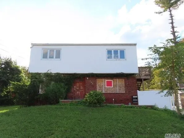 244 Stone St, Elmont, NY 11003