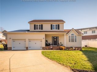 204 Gabrielle Ct, Hurricane, WV 25526