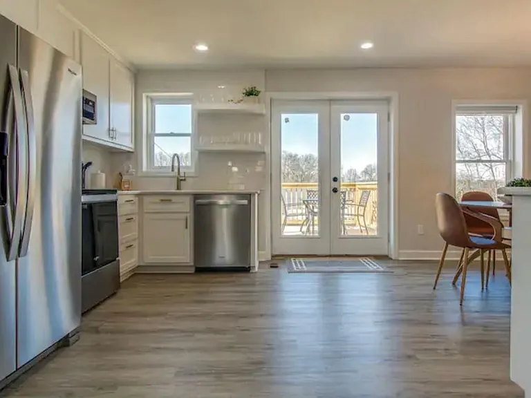 2117 Gladstone Ave — Photo 16