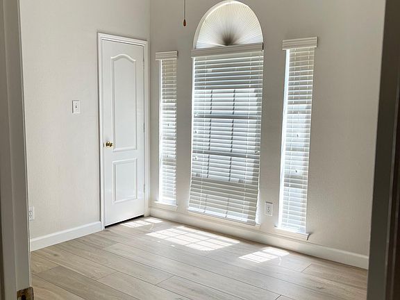 3rd image of 3702 Sunset Meadows Dr