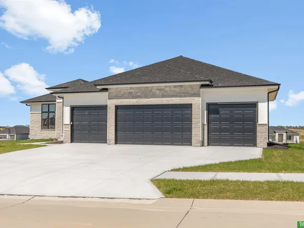 5608 N 213th St, Elkhorn, NE 68022