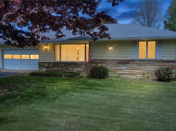 99 Greenridge Dr, Geneva, OH 44041