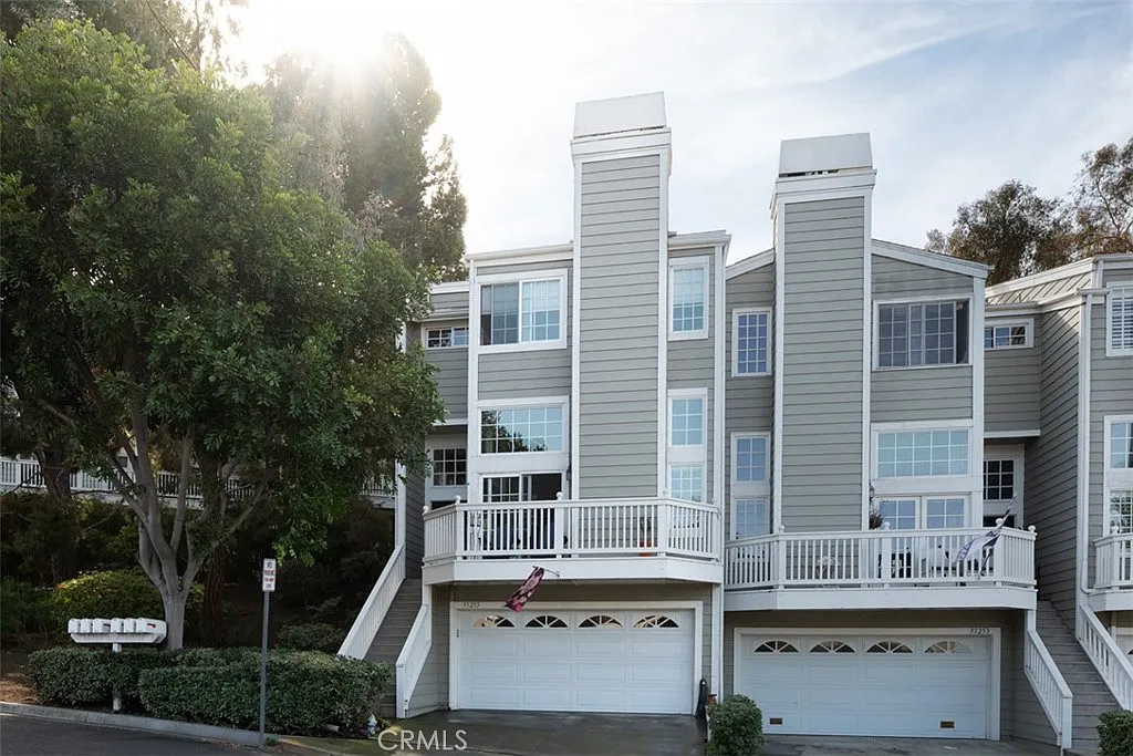 2 bed, 2.5 bath, 1582 sqft, $5,850 — Photo 2