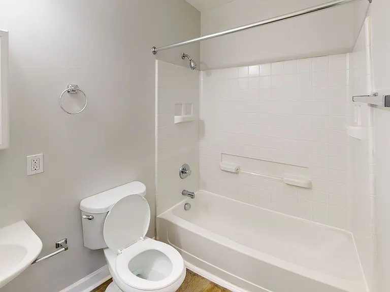 Crystal Heights Apartments — Photo 23