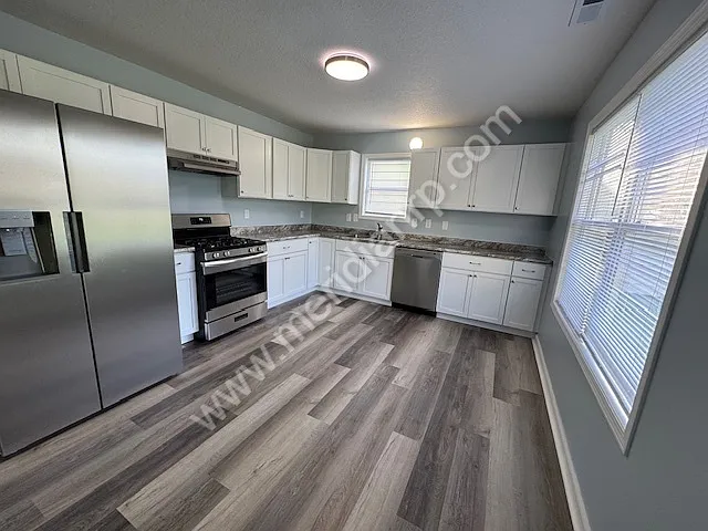 1131 E Lewis St — Photo 4