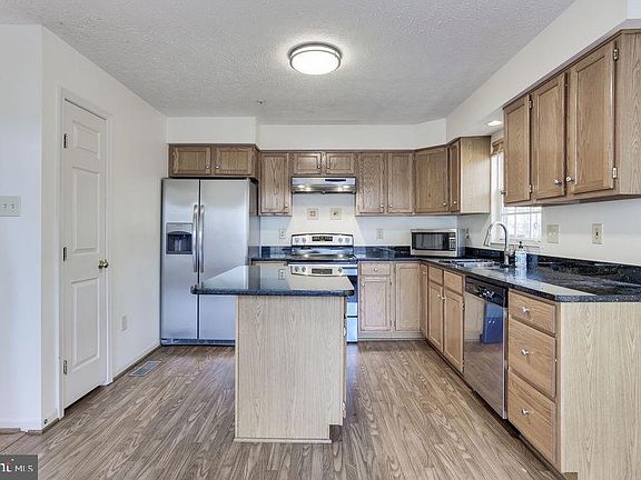 3rd image of 18913 Quiet Oak Ln
