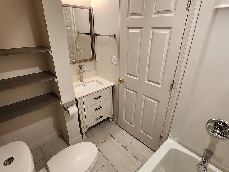 1144 Hazen St SE #B — Photo 9