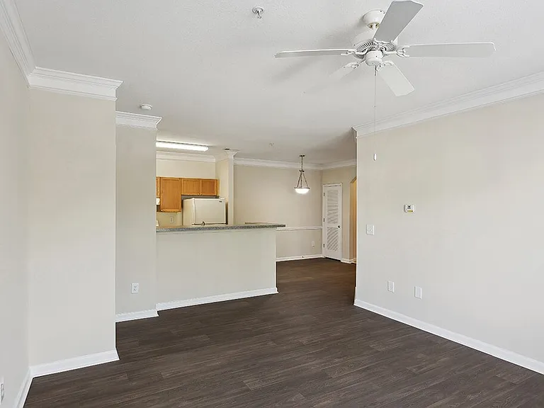 Lakeside Vista Apartments — Photo 4