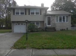 47 Enders Dr, Barrington, NJ 08007