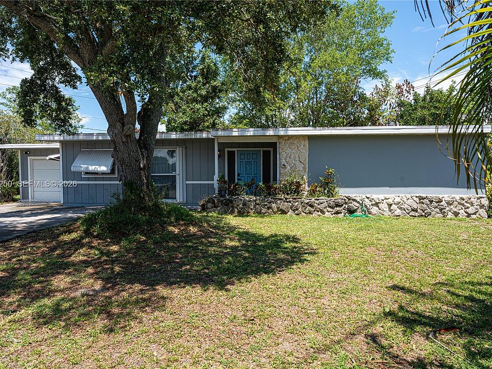 1st image of 982 SW Airoso Blvd