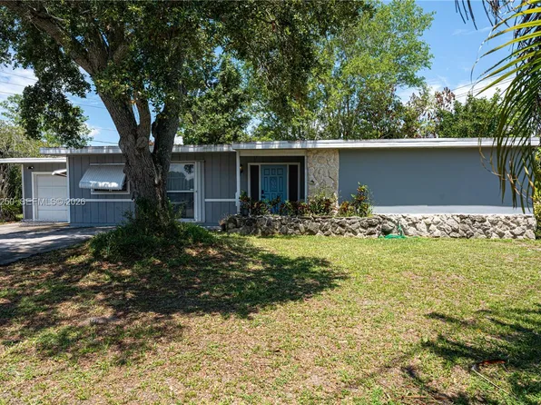 982 SW Airoso Blvd, Port Saint Lucie, FL 34983