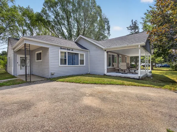 1486 Ives Ave, Burton, MI 48509