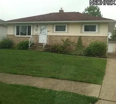 15216 Rowena Ave photo 1