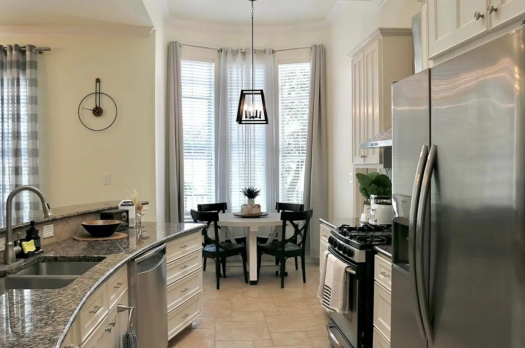4 bed, $4,800 — Photo 2