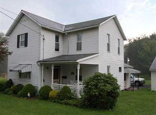 581 Barkeyville Rd, Grove City, PA 16127