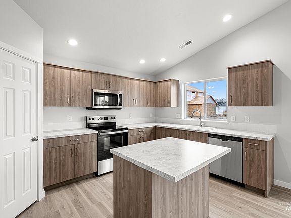 5th image of 511 Hamlow Ave