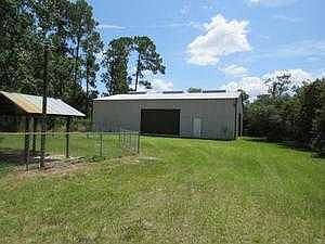 Detached Workshop/ Garage