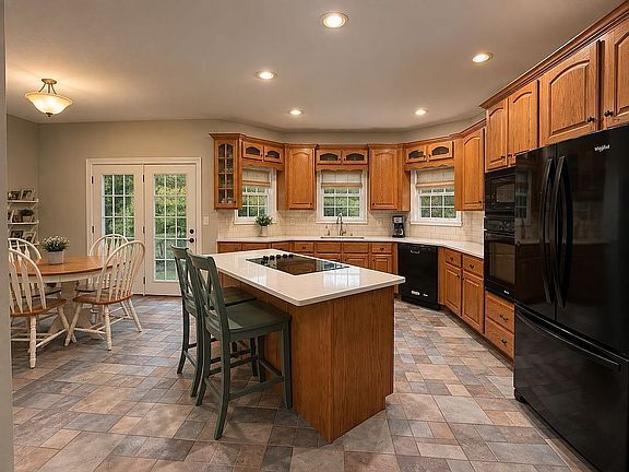 Main level - Kitchen