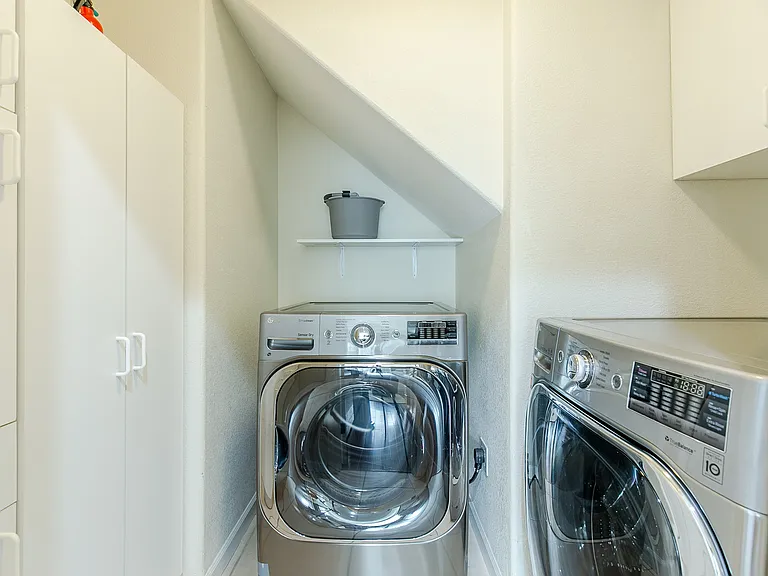 1241 Masters Ave — Photo 10