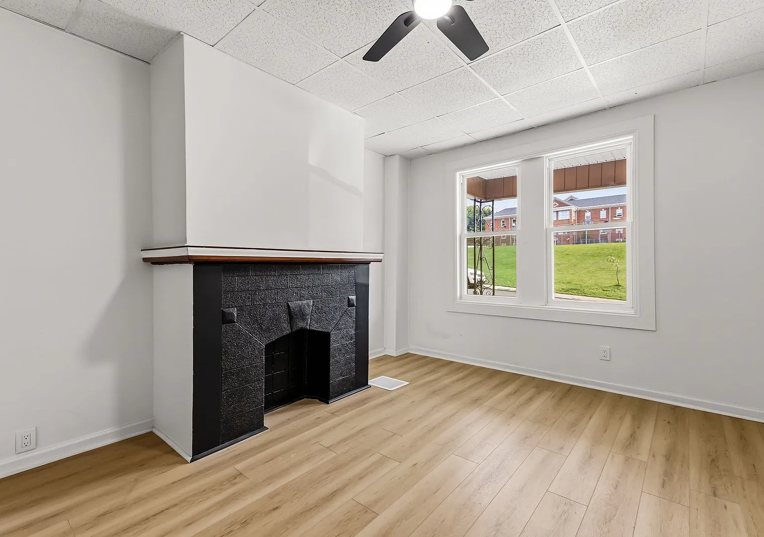 5 bed 2.5 bath - Brighton Heights, all renovated, central air. — Photo 3