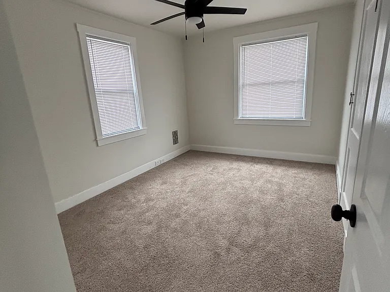 300 Kenmont Ave — Photo 8
