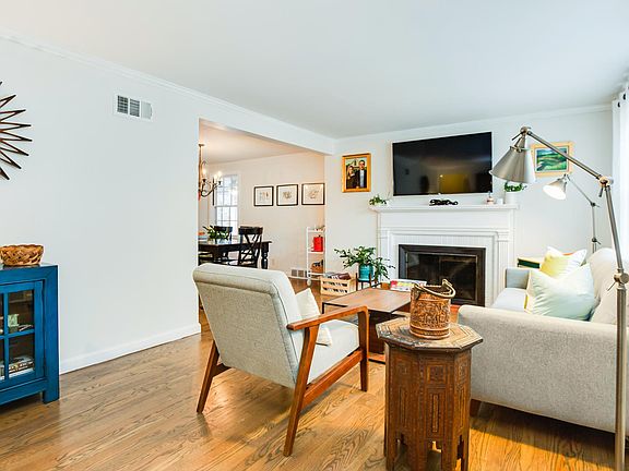 5th image of 2410 Somerset Dr