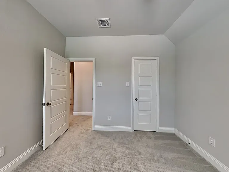 315 Athenia Dr — Photo 9