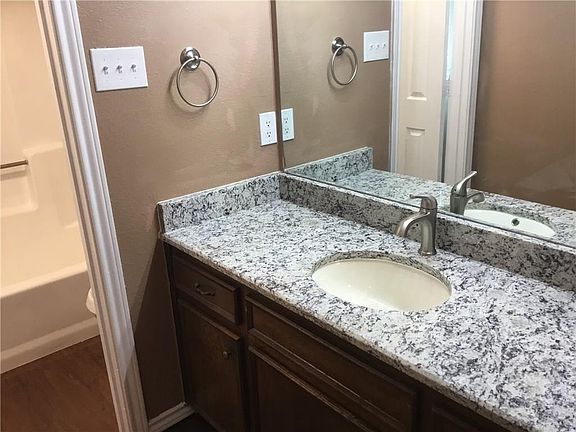 5th image of 104 Fairmount Dr