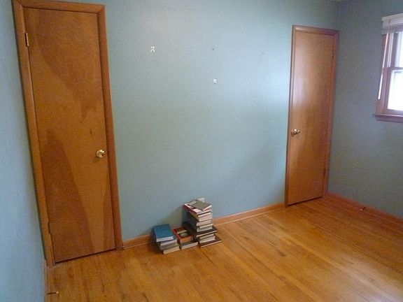 3rd image of 1715 Lakeway Ave
