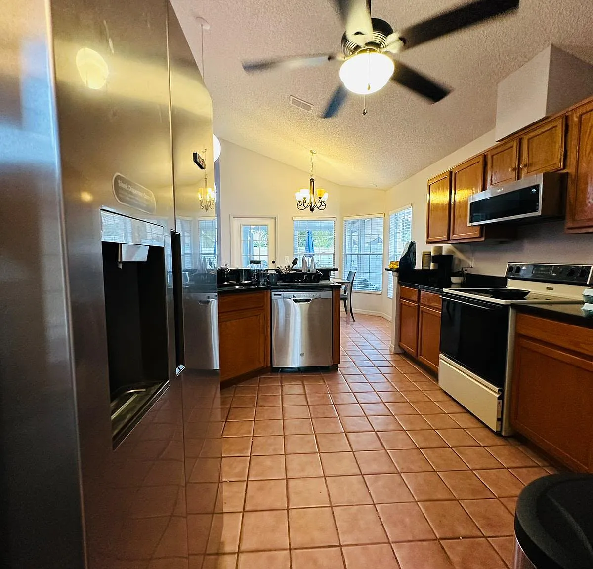 4 bed, 1956 sqft, $800 — Photo 3