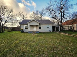 205 N Rusk St, Groesbeck, TX 76642
