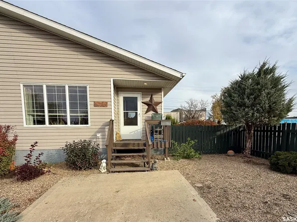 112 21st Street #B, Battleford, SK S0M 0E0