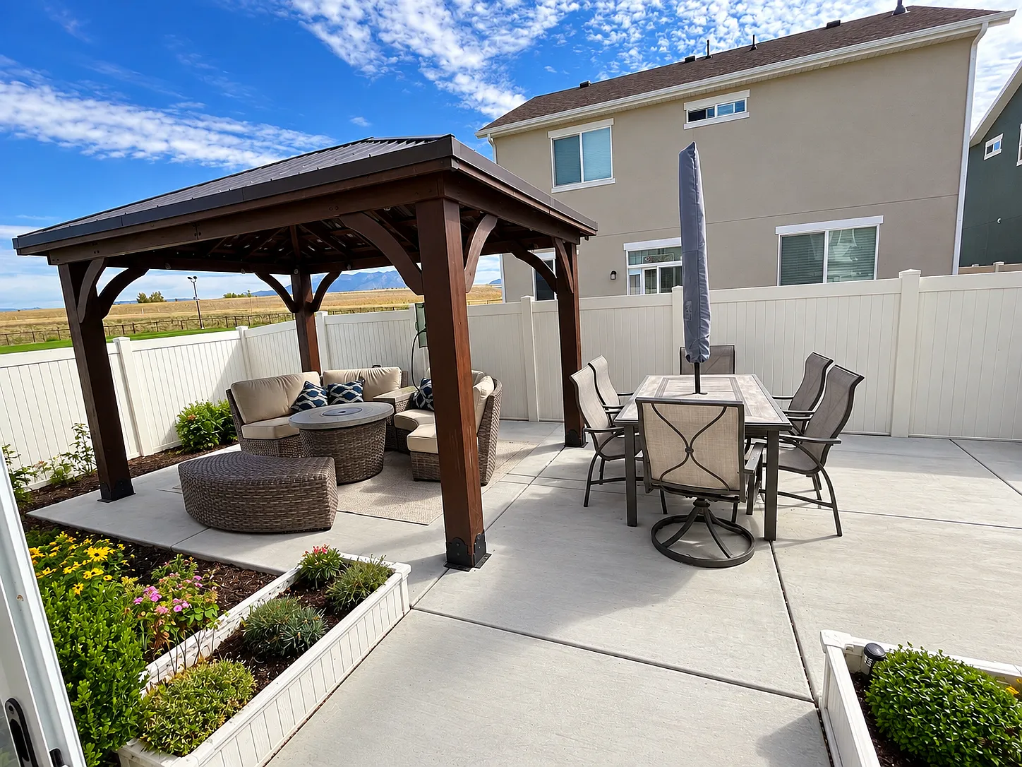 3 bed, 2.5 bath, 1950 sqft, $2,585 — Photo 2